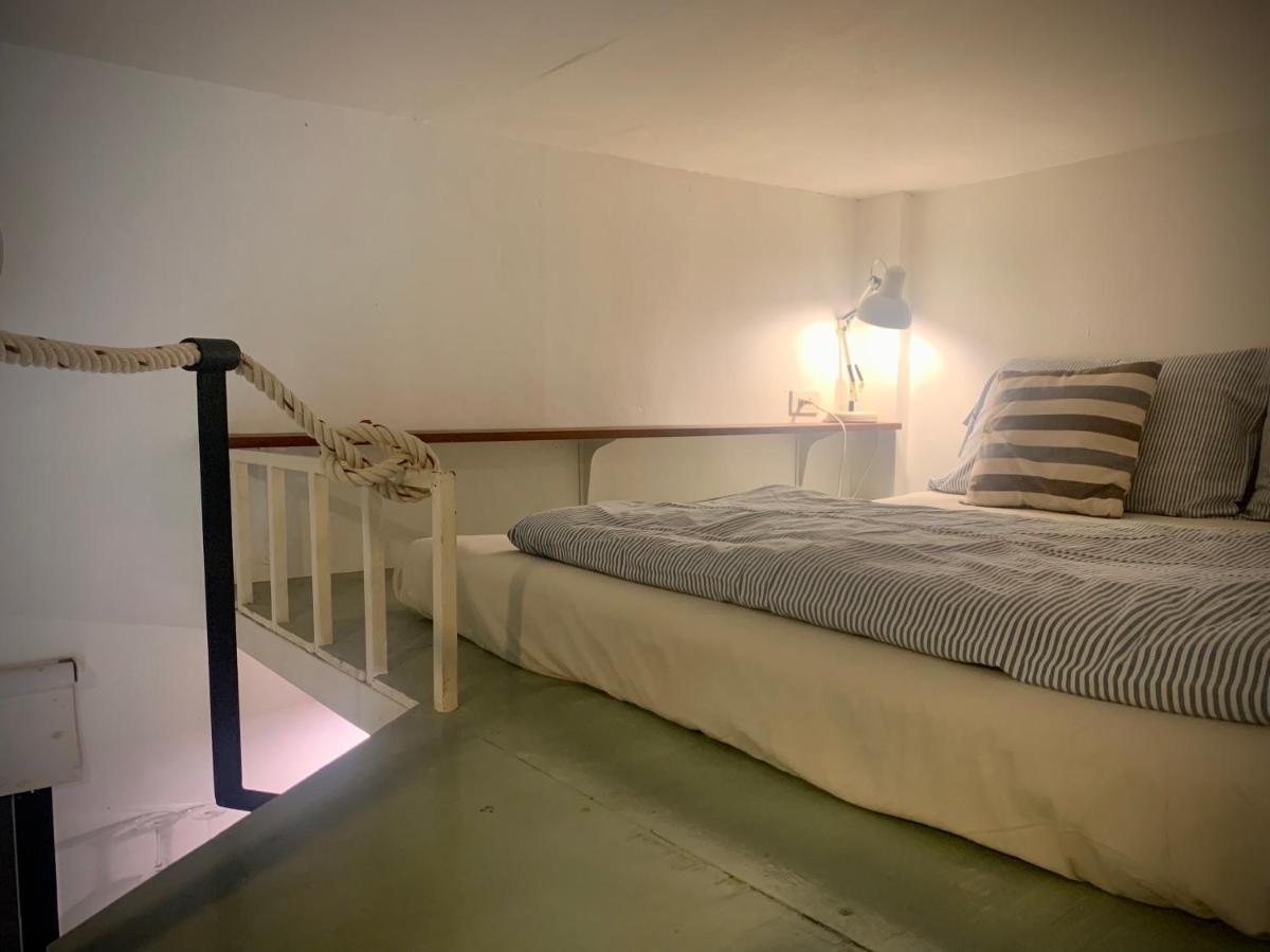Island House 40 *